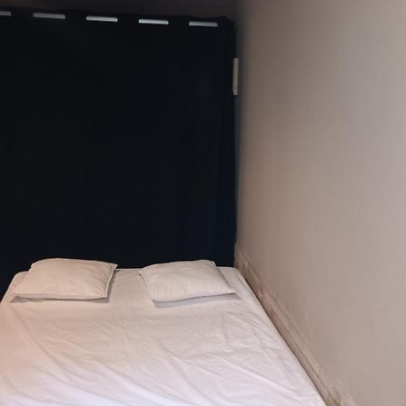Appartement Pour 4 Personnes Dans Une Rue Tres Calme Saint-Laurent-le-Minier Exteriér fotografie