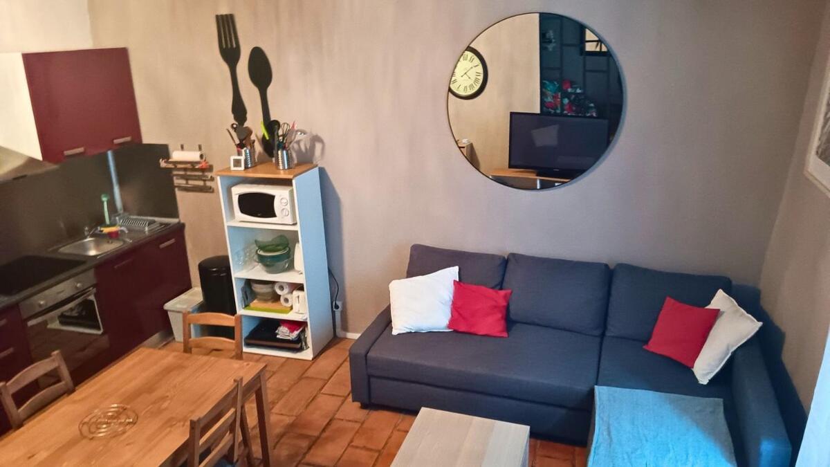 Appartement Pour 4 Personnes Dans Une Rue Tres Calme Saint-Laurent-le-Minier Exteriér fotografie