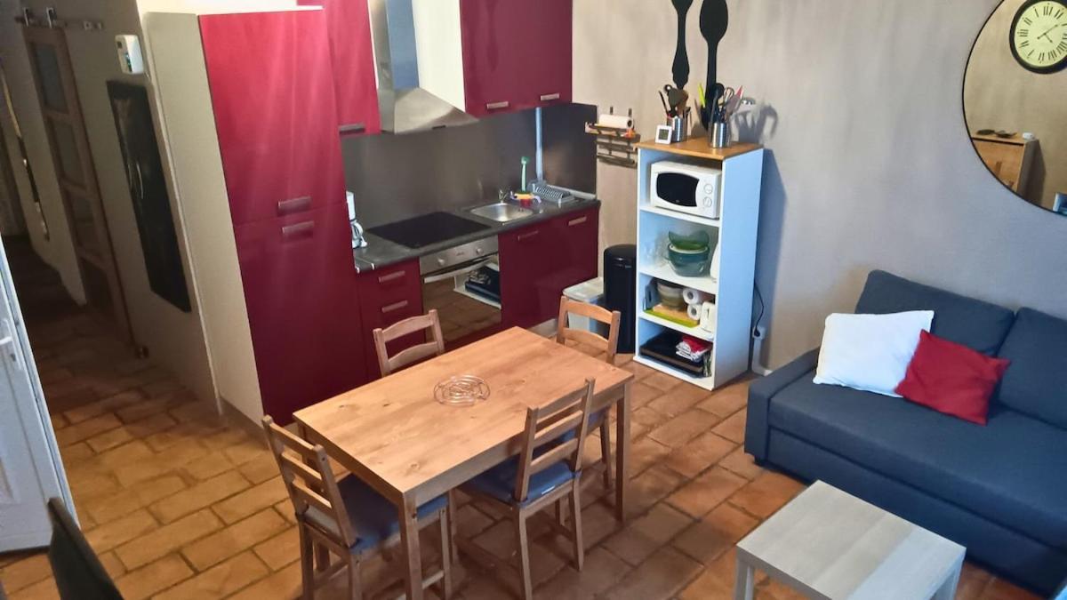 Appartement Pour 4 Personnes Dans Une Rue Tres Calme Saint-Laurent-le-Minier Exteriér fotografie