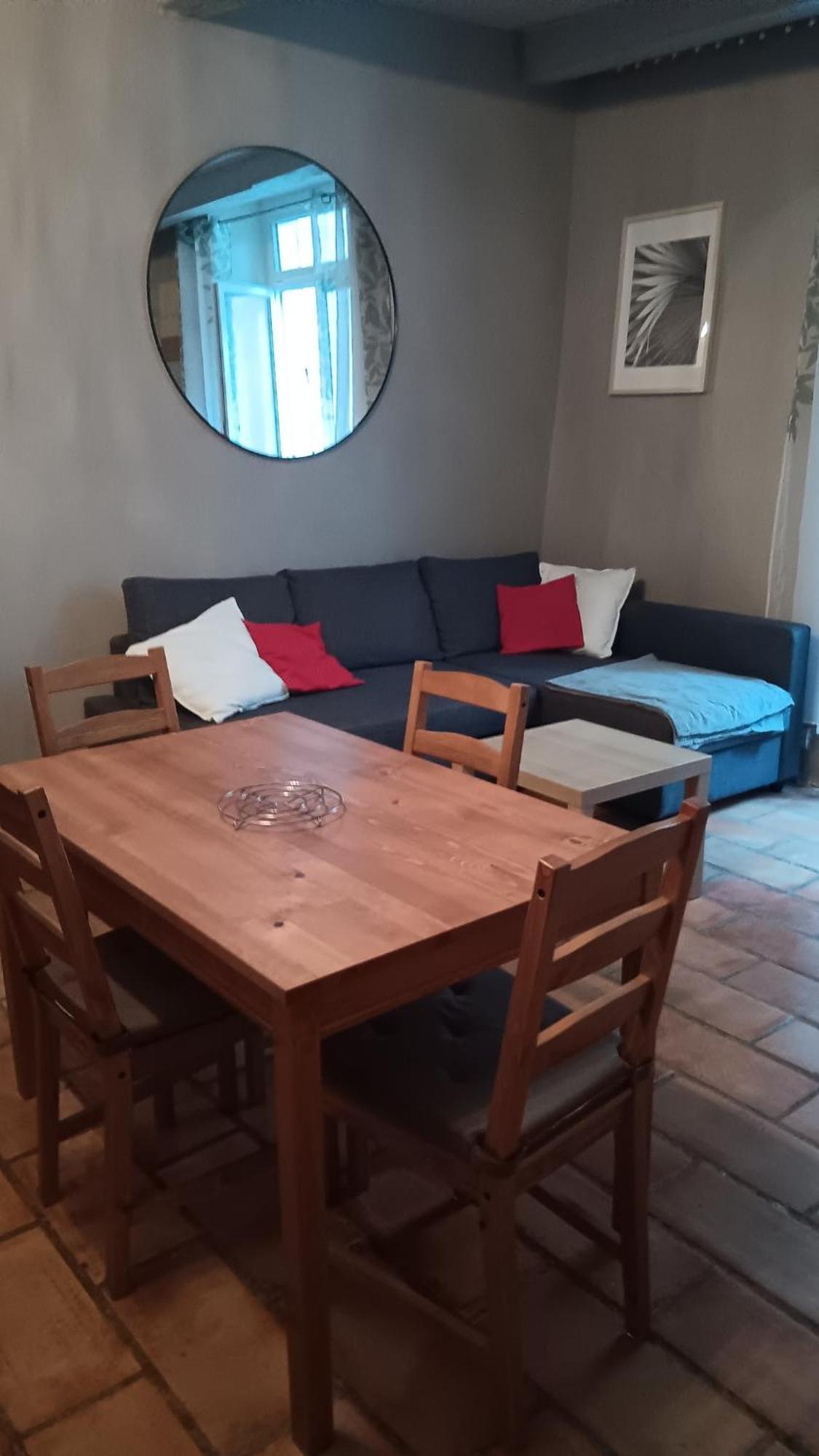 Appartement Pour 4 Personnes Dans Une Rue Tres Calme Saint-Laurent-le-Minier Exteriér fotografie